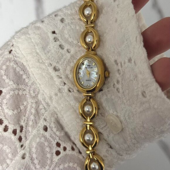 Sku:0312 cute vintage vibe gold mini watch bracelet with white pearls + gift bag main image 5